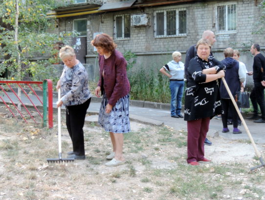 Жители Ворошиловского района поддерживают Республиканскую акцию «Уютный двор»