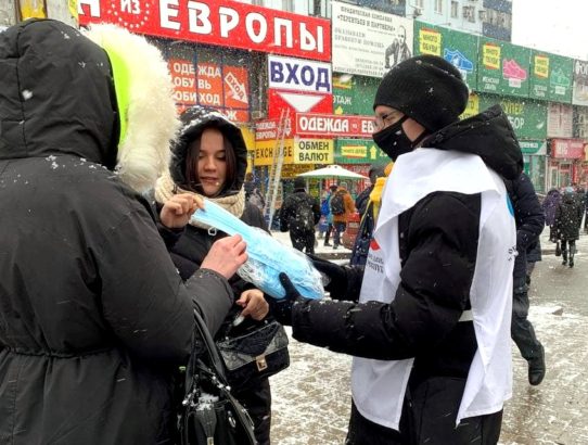 Продолжается акция Общественного Движения «Донецкая Республика» по раздаче наборов средств индивидуальной защиты