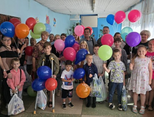 Поздравление детей, проживающих в социальных объектах Ворошиловского района с Днём защиты детей.