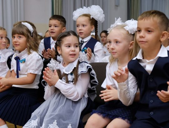 Успешного нового учебного года, дорогие учащиеся, родители и преподаватели Ворошиловского района города Донецка!