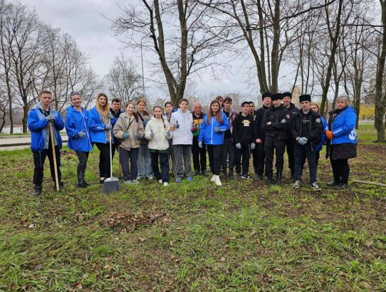 В рамках партийного проекта Единой России «Городская среда» в Ворошиловском районе традиционно прошла экологическая акция «Чистый четверг»